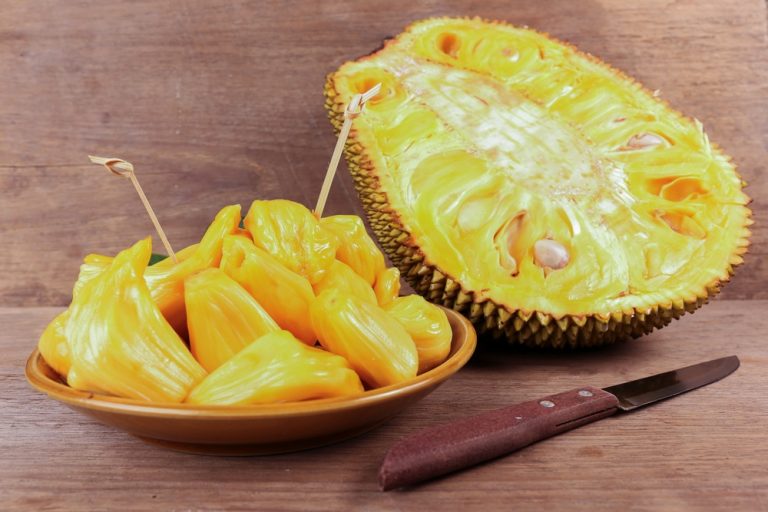 How to Eat Jackfruit? Just Follow These Simple Steps! Healthy with Danny