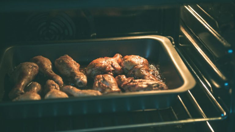 Heating chicken wings in the oven 