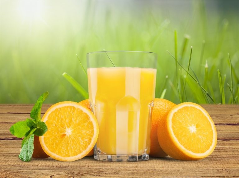 Natural orange juice is low-carb non-alcoholic drink